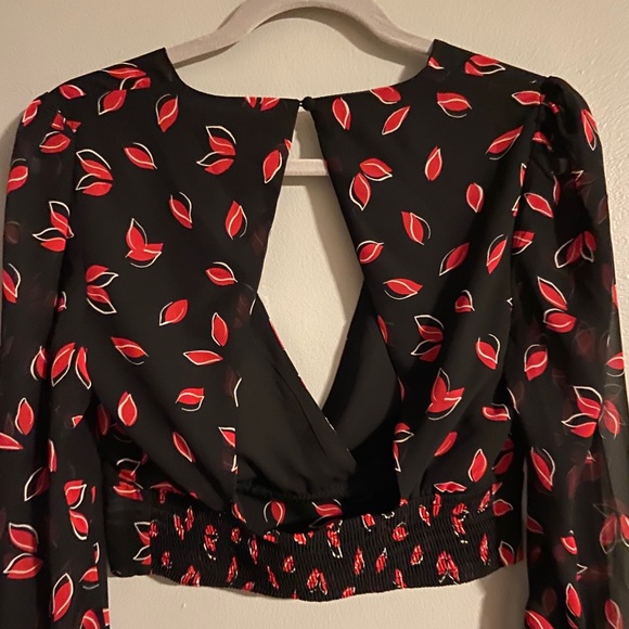 Express Crop Top - Picture 3 of 5